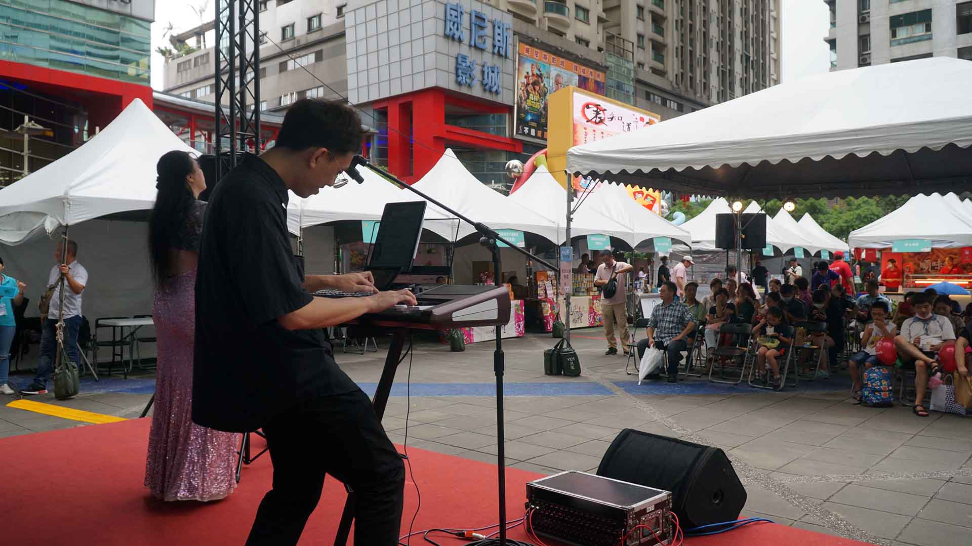 「我有好禮 你來好店」樂團演出 | 主唱Luna火力全開